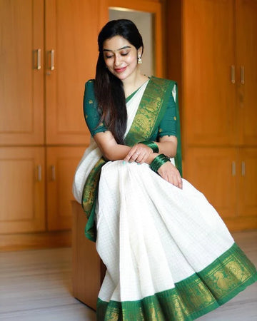 Green and white Madurai sungudi cotton saree