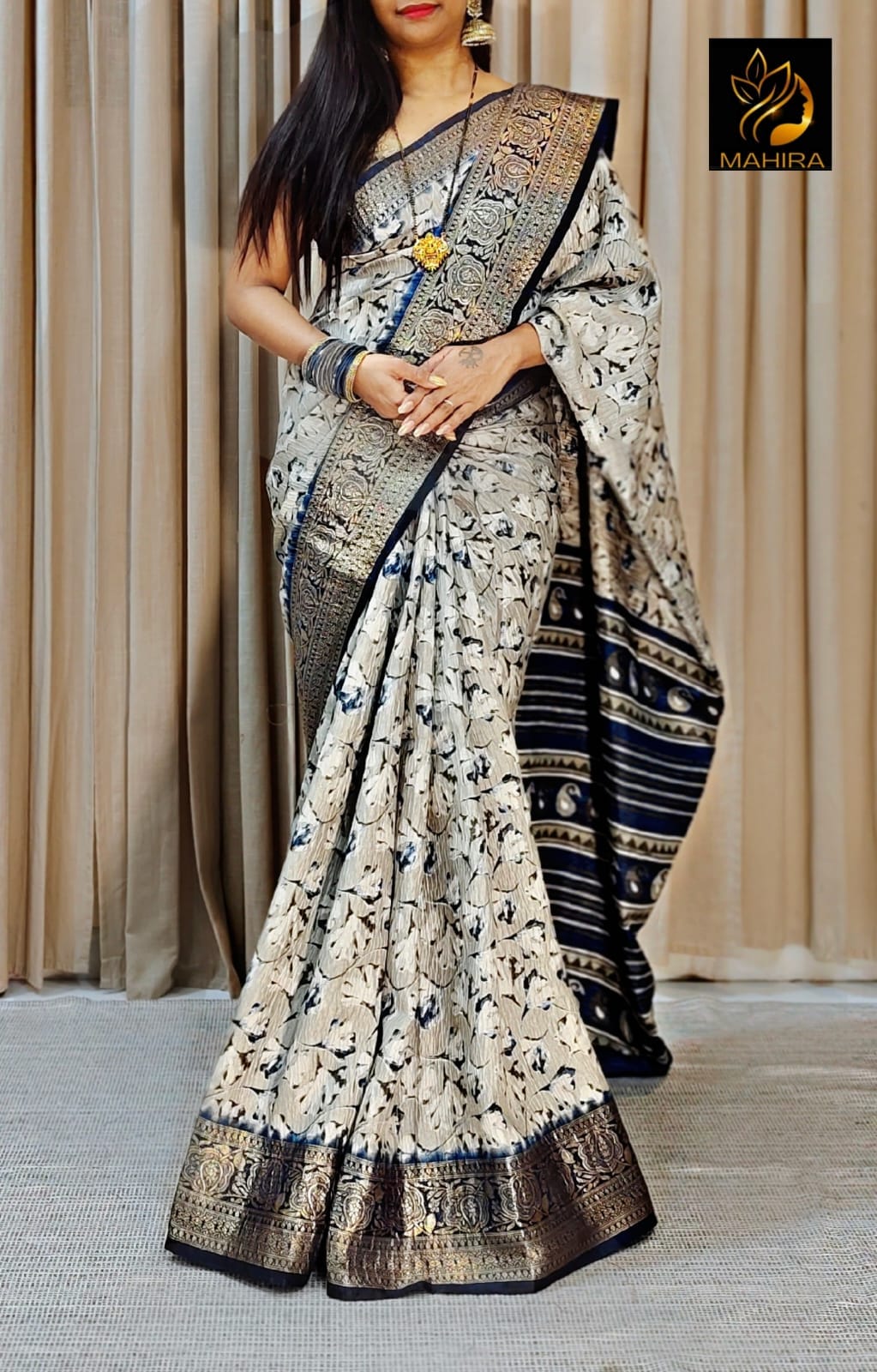 Beautiful viscose dola semi crush saree