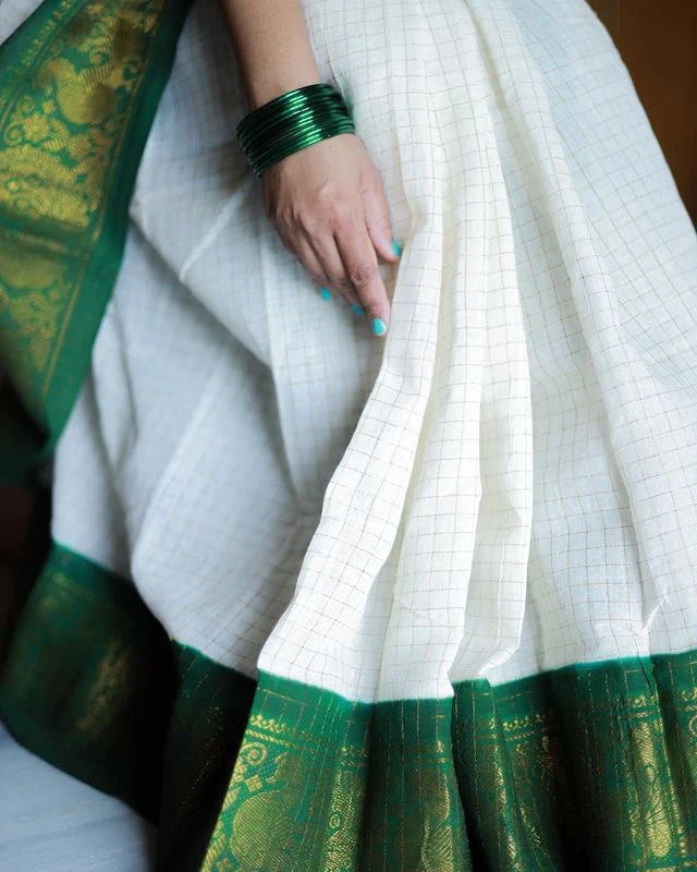 Green and white Madurai sungudi cotton saree