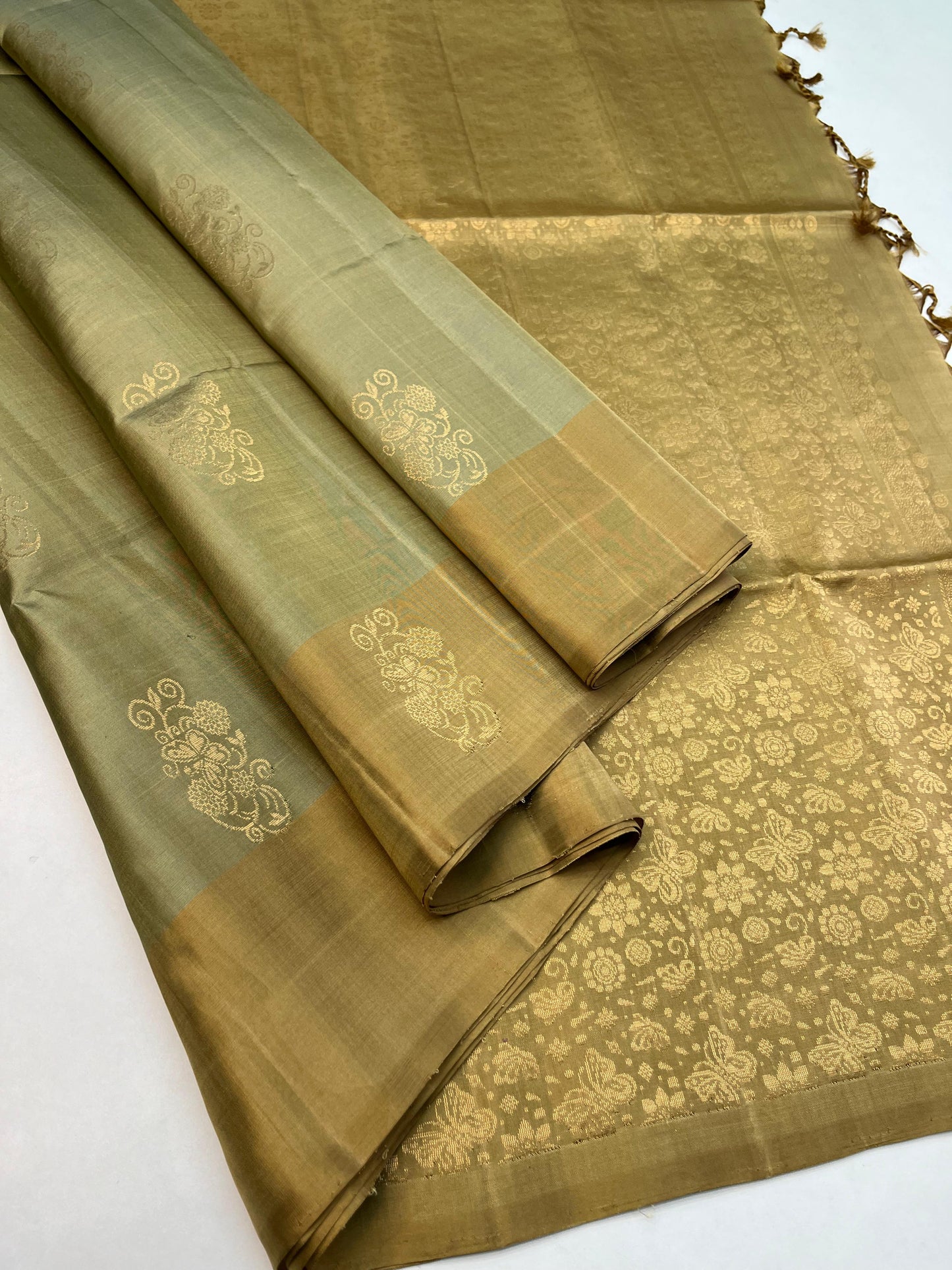 Golden beauty- kanchipuram soft silk saree