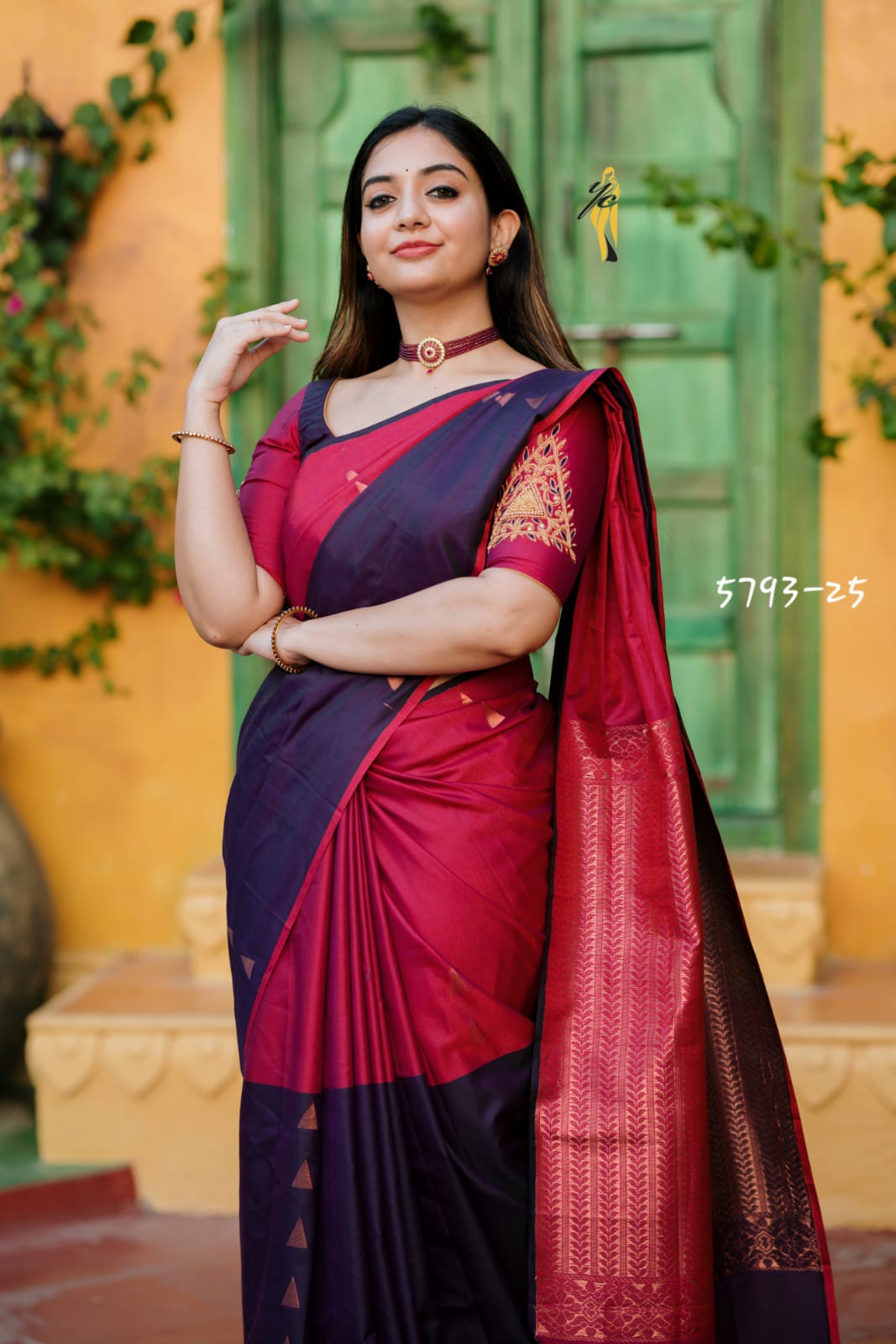 Kanchi soft silk saree - borderless