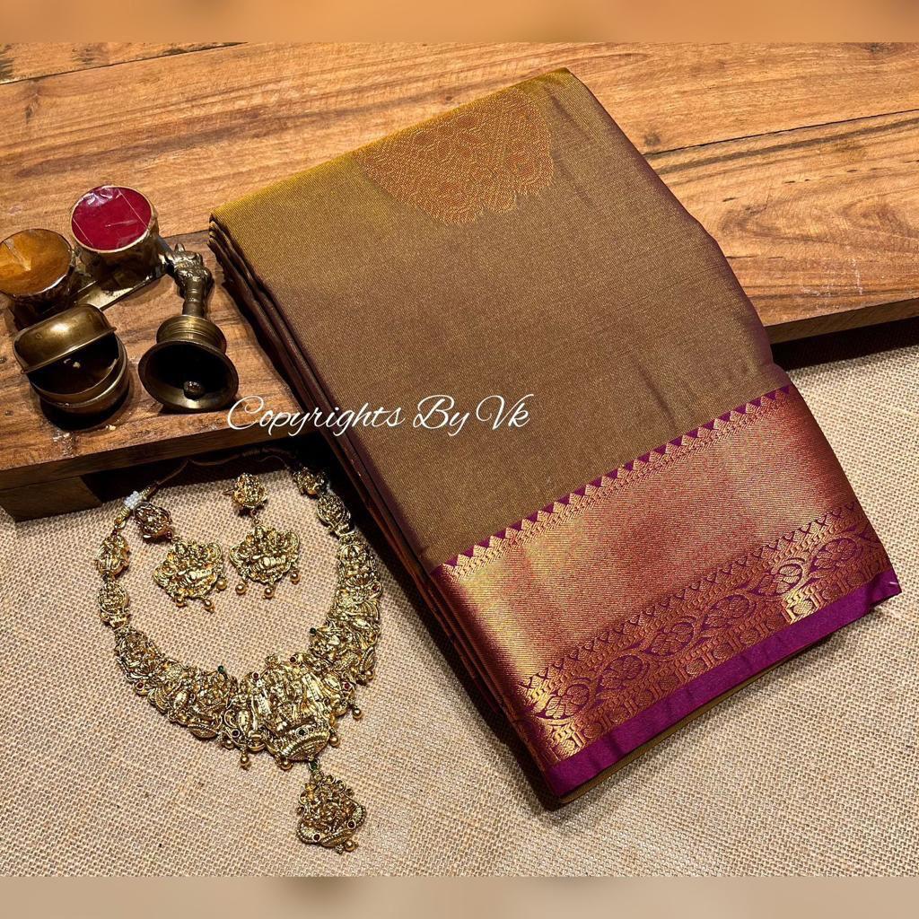 Small border french beigepattu saree