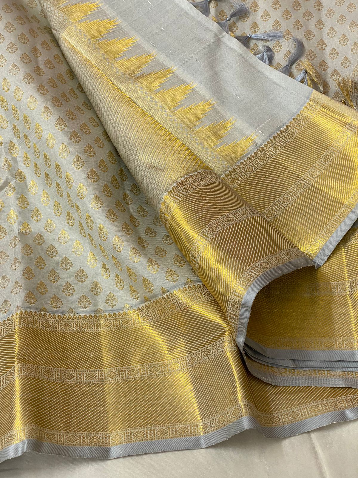 Off white zari waving Bridal pure kanchipuram silk saree 2g gold - wedding silk - soft silk saree - silk mark certified