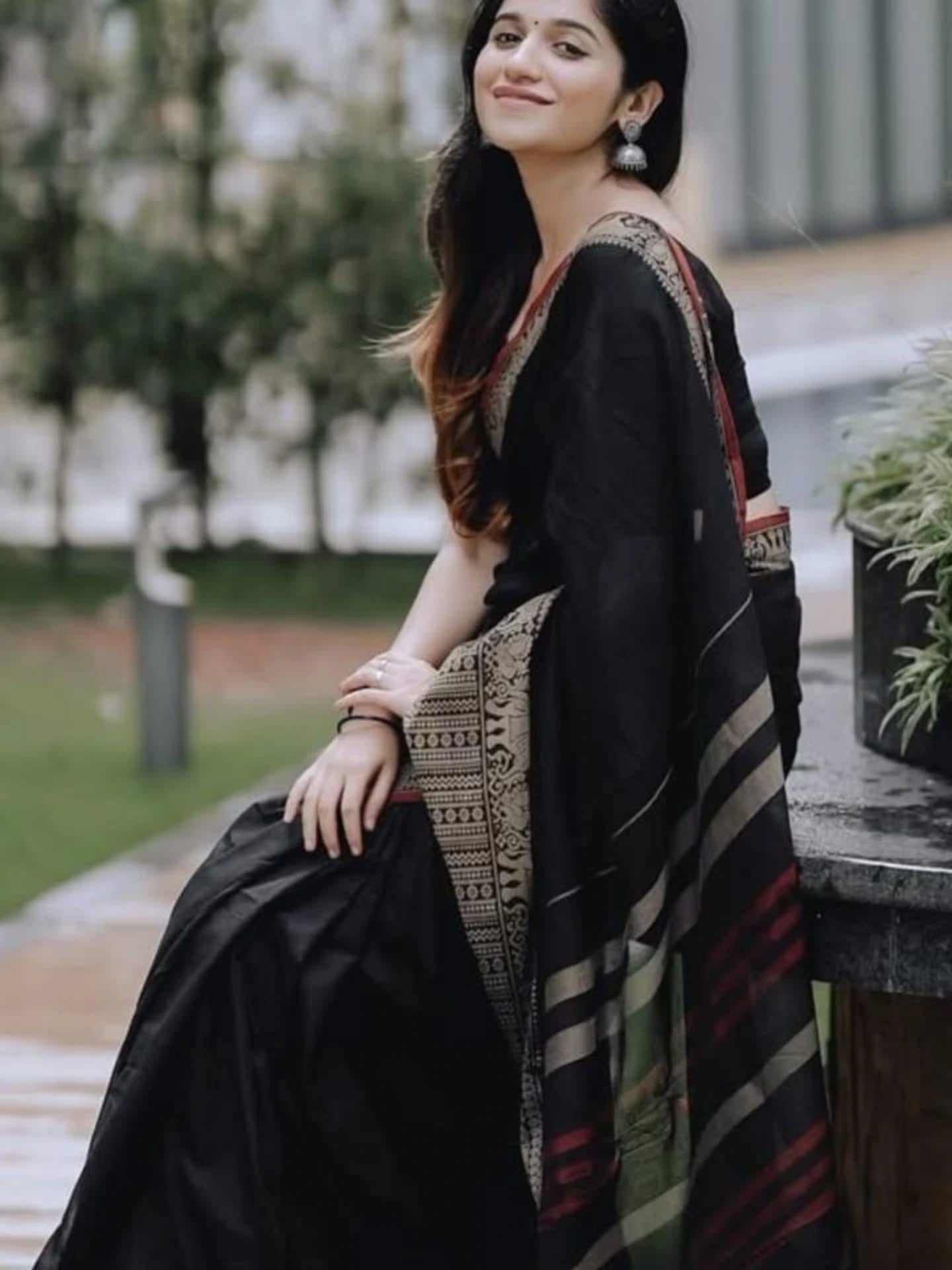 Graceful Black narayanpeth Mezadaise Cotton Saree with Intricate Border