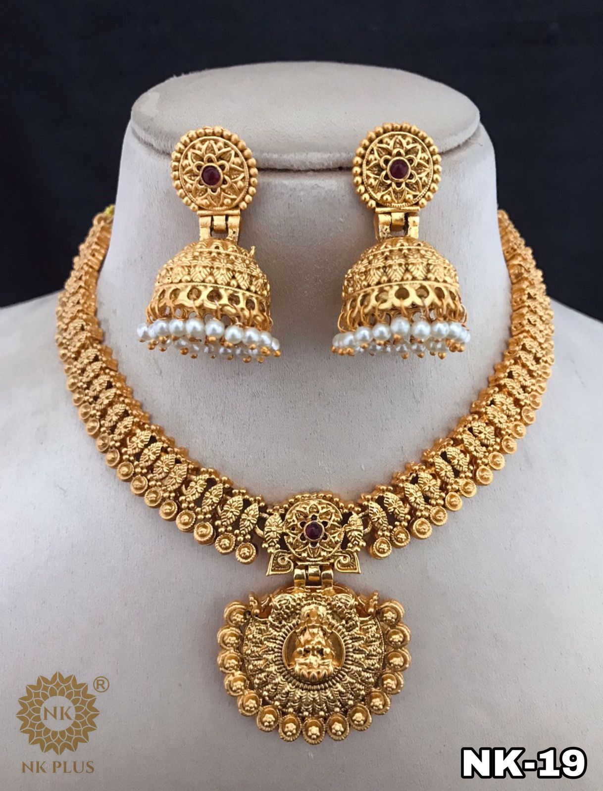 Matte finish necklace set
